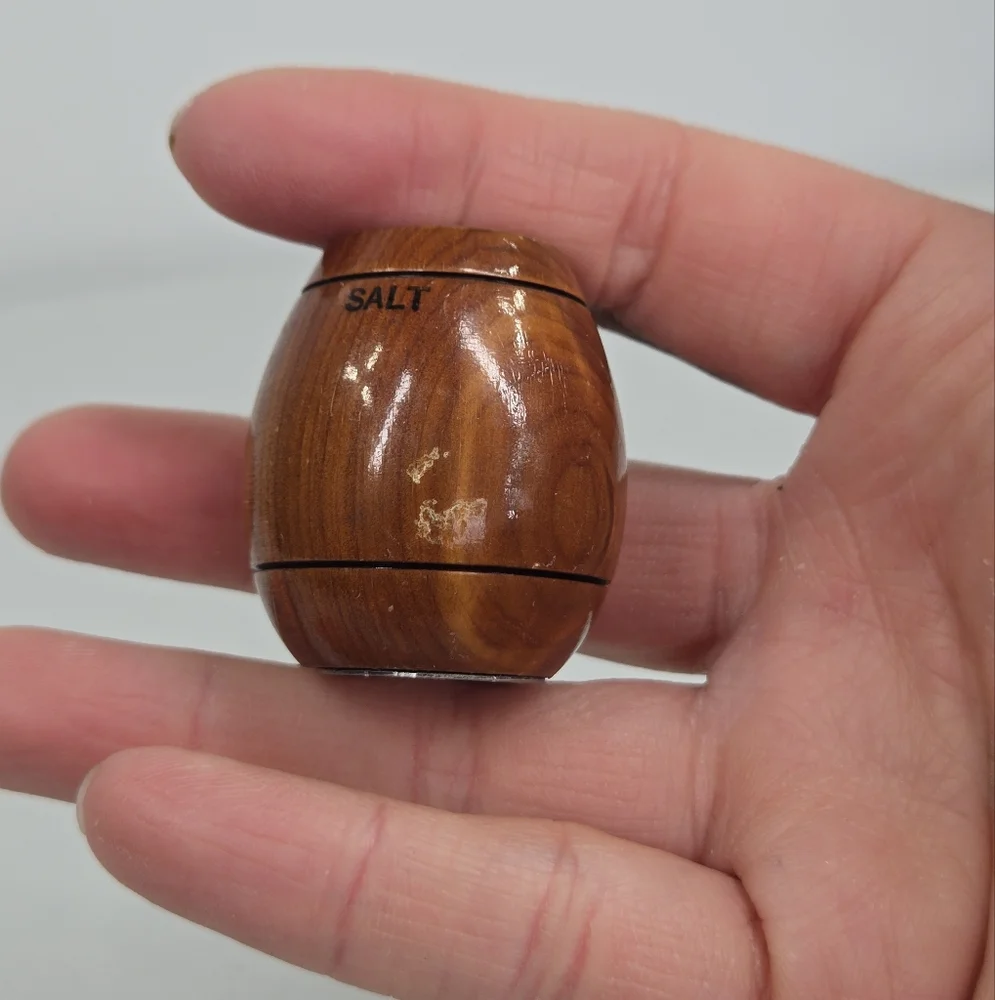 VTG Wooden‎ Salt and pepper Shakers Barrel Shaped Souvenirs Poise Oklahoma Trink